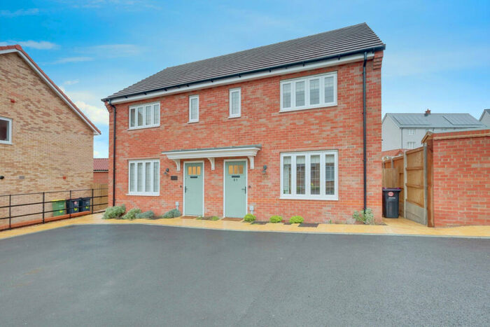 2 Bedroom Semi-Detached House To Rent In Heron Walk, Rayleigh, SS6