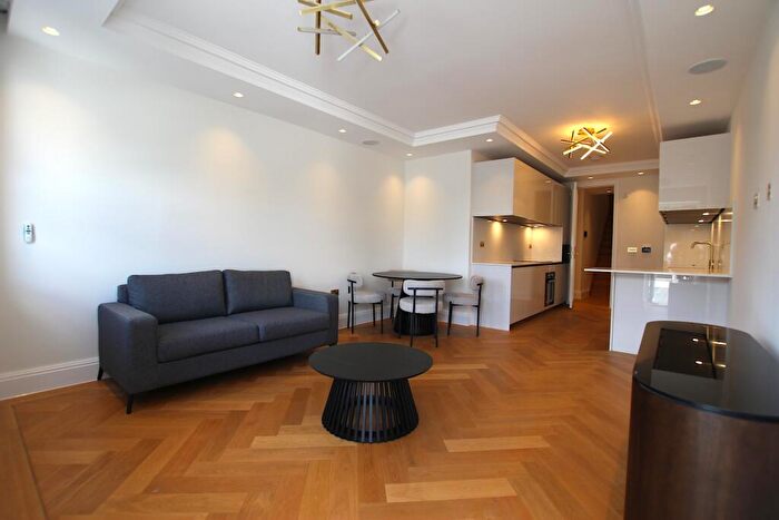 3 Bedroom Apartment To Rent In Luxen Court, The Ridgeway, Enfield, EN2