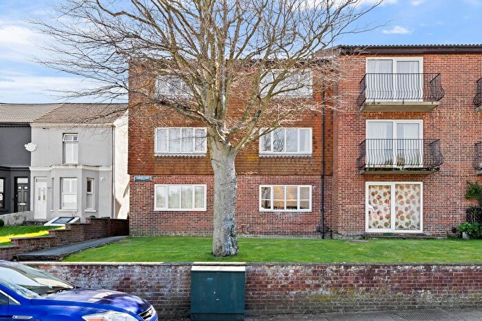 1 Bedroom Flat For Sale In Churchill Road, Dover, CT17