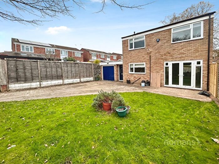 3 Bedroom Detached House To Rent In Lowfield Road, Caversham, Reading, RG4