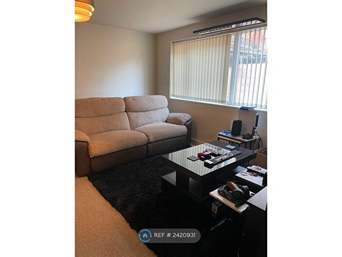 1 Bedroom Flat To Rent In Charminster Road, Bournemouth, BH8