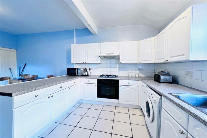 6 Bedroom Semi-Detached House To Rent In Burford Road, NG7