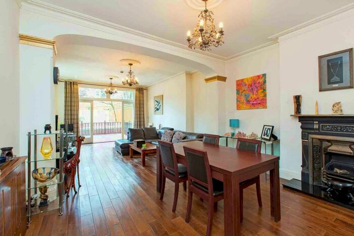 2 Bedroom Apartment To Rent In Brondesbury Villas, Queens Park, London, NW6