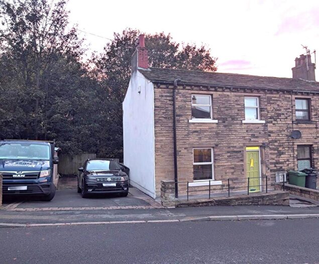 2 Bedroom End Of Terrace House For Sale In Almondbury Bank, Almondbury, Huddersfield, HD5
