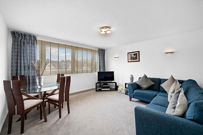 2 Bedroom Flat To Rent In South Park Road, London, SW19