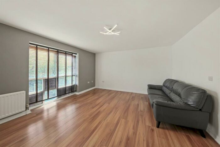 2 Bedroom Apartment To Rent In Albatross Close, London, E6