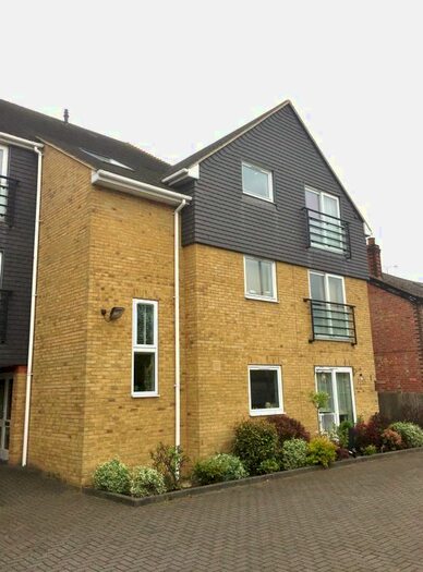 2 Bedroom Flat To Rent In London Road, Ashford, TW15