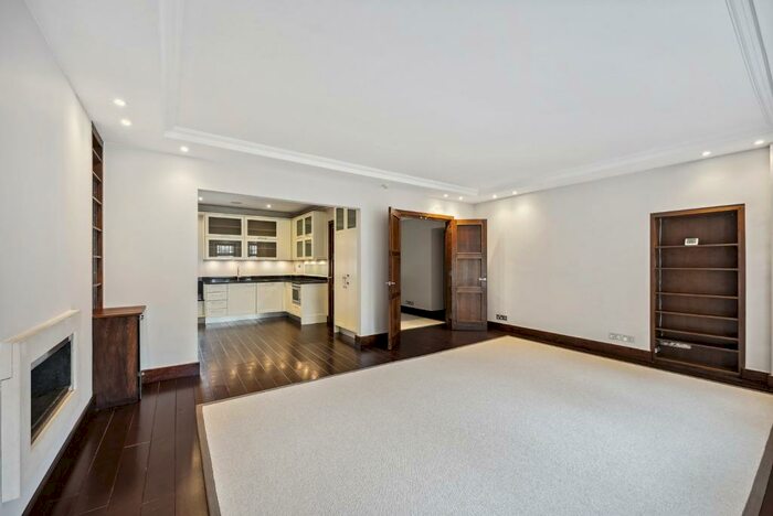 3 Bedroom Flat To Rent In Elm Park Gardens, London, SW10