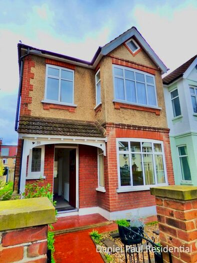 3 Bedroom End Of Terrace House For Sale In Blondin Avenue, London, W5