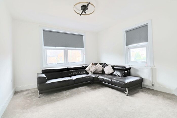 2 Bedroom Flat To Rent In Park Road, Dartford, Kent, DA1
