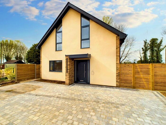 3 Bedroom Detached House For Sale In Bedford Road, Hitchin, Hitchin, SG5