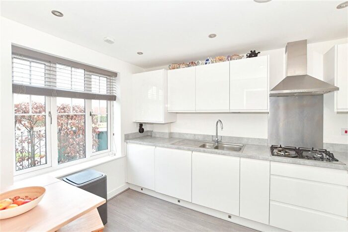 3 Bedroom Town House For Sale In Foxglove Drive, Crawley, West Sussex, RH10