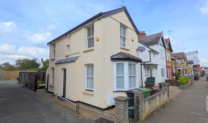 2 Bedroom Detached House To Rent In Wellington Road, St Albans, Hertfordshire, AL1