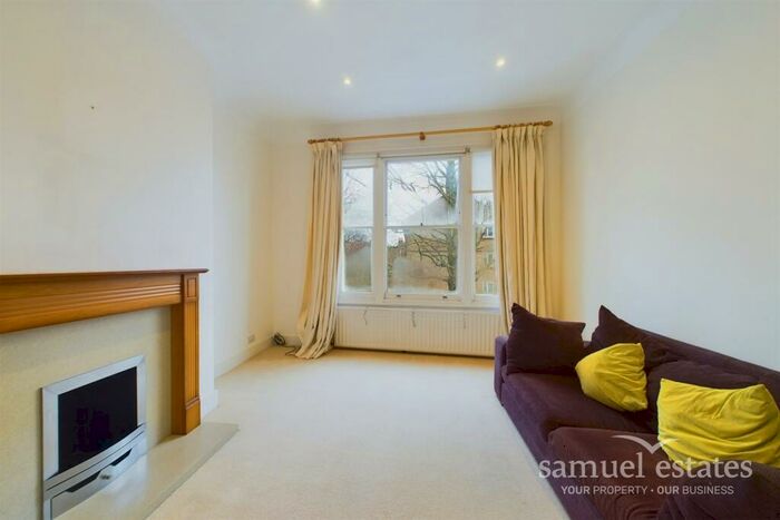 2 Bedroom Flat To Rent In Endlesham Road, London, SW12