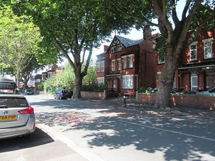 2 Bedroom Flat To Rent In Ayres Road, Manchester, Greater Manchester., M16