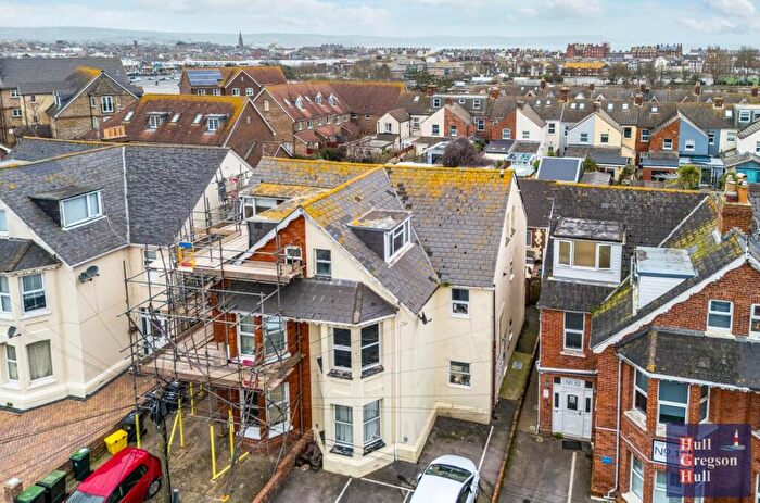 2 Bedroom Flat For Sale In Holland Road, Weymouth, DT4