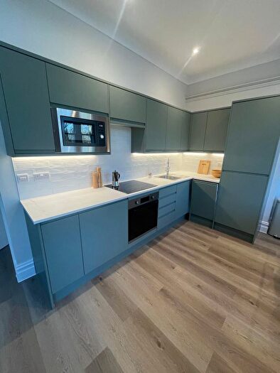 2 Bedroom Flat To Rent In Ninian Road, Roath, Cardiff, CF23