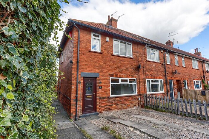 3 Bedroom Town House To Rent In Westway, Farsley, LS28