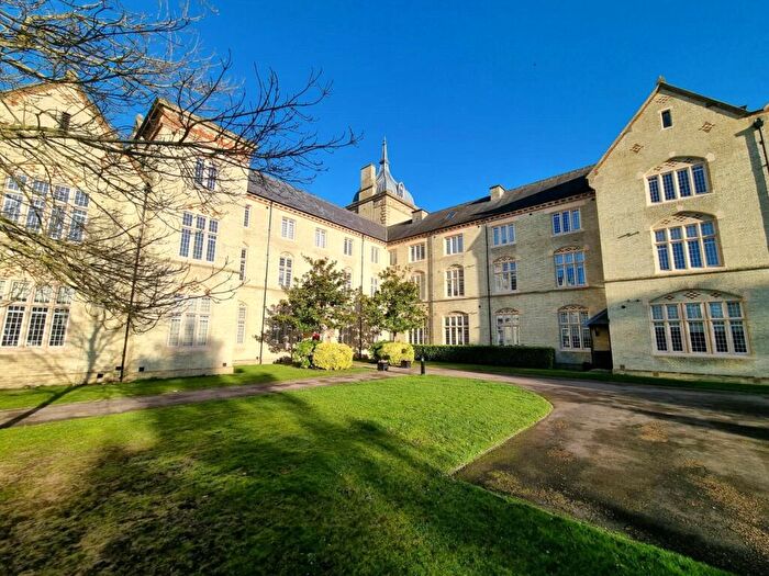 2 Bedroom Flat For Sale In Huntingdon Wing, Kingsley Avenue, Fairfield Hall, Stotfold, SG5