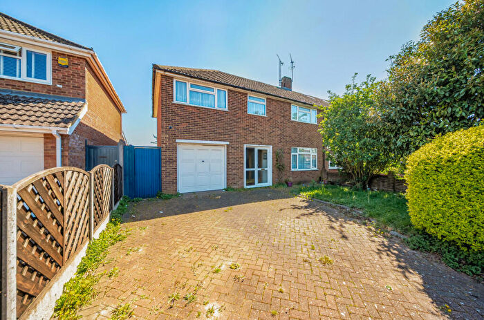 5 Bedroom Semi-Detached House For Sale In Katherine Drive, Dunstable, LU5