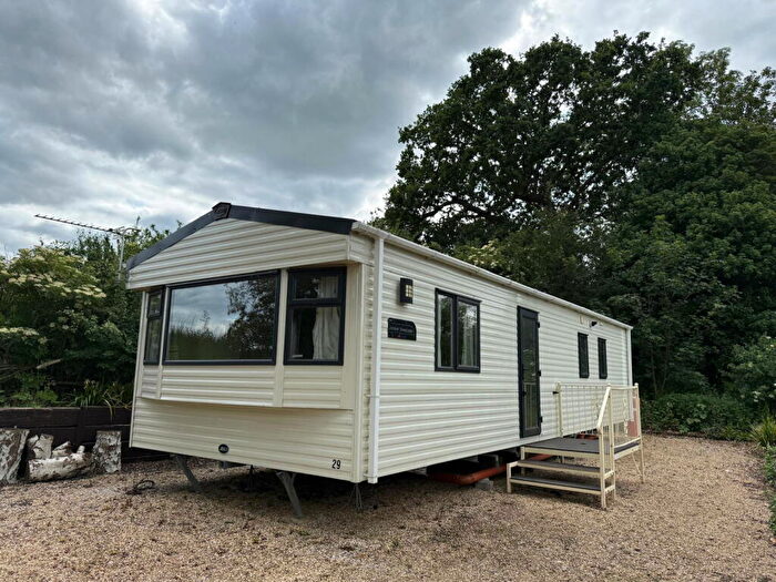 2 Bedroom Park Home To Rent In Bedford Road, Pavenham, Bedford, MK43