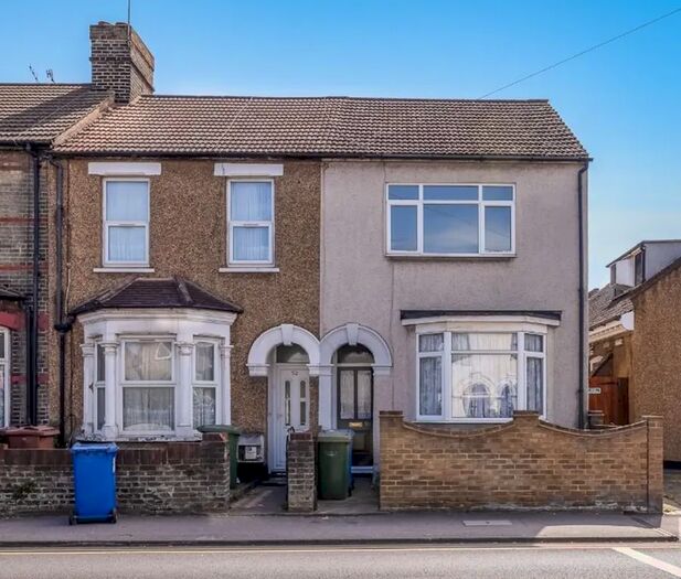 3 Bedroom Terraced House To Rent In Clarence Road, Grays, RM17