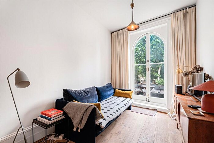 2 Bedroom Apartment To Rent In Lauriston Road, London, E9