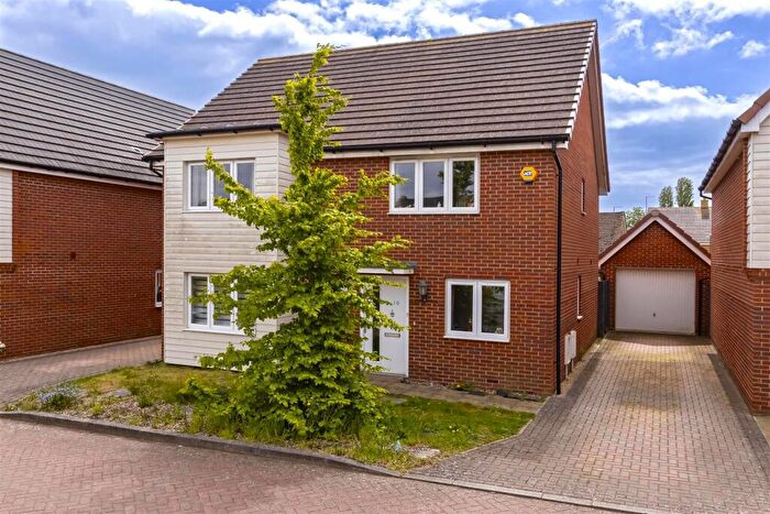 4 Bedroom Detached House For Sale In Jackson Way, Littlehampton, BN17