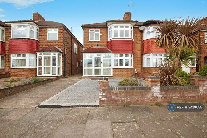 3 Bedroom Semi-Detached House To Rent In Delhi Road, Enfield, EN1