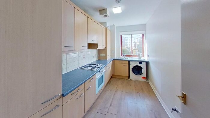 2 Bedroom Flat To Rent In High Riggs, Edinburgh, EH3