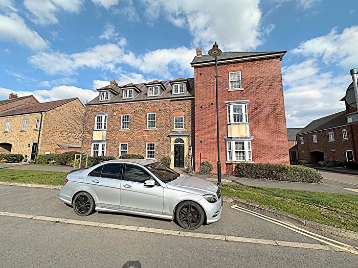 2 Bedroom Flat To Rent In Wilkinson Road Bedford, MK42