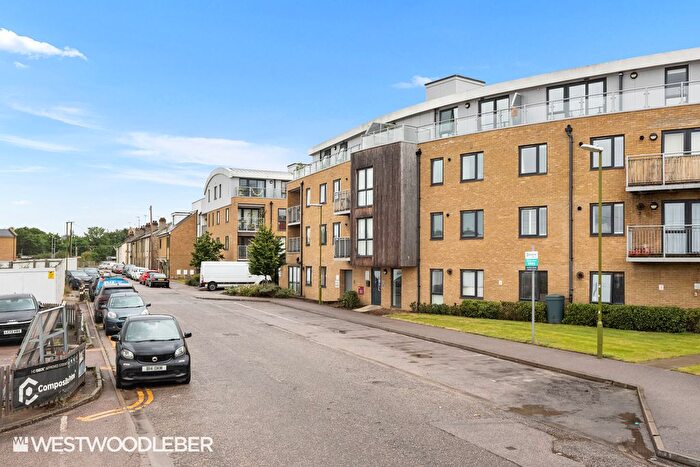 2 Bedroom Flat To Rent In Smeaton Court, Hertford, SG13