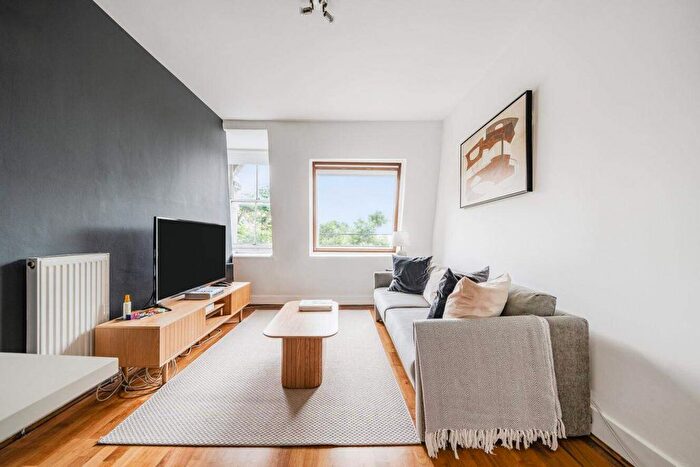1 Bedroom Flat For Sale In Ladbroke Grove, London, W10