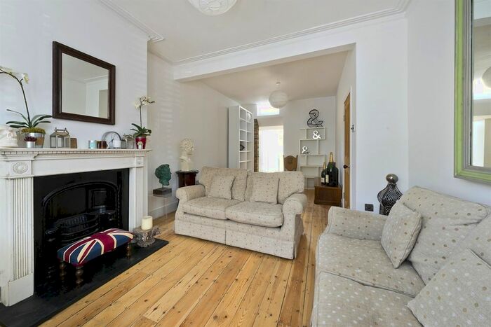 3 Bedroom Detached House To Rent In Treadgold Street, London, W11