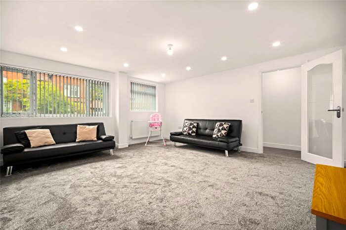 3 Bedroom End Of Terrace House For Sale In Grove Avenue, Moseley, Birmingham, West Midlands, B13
