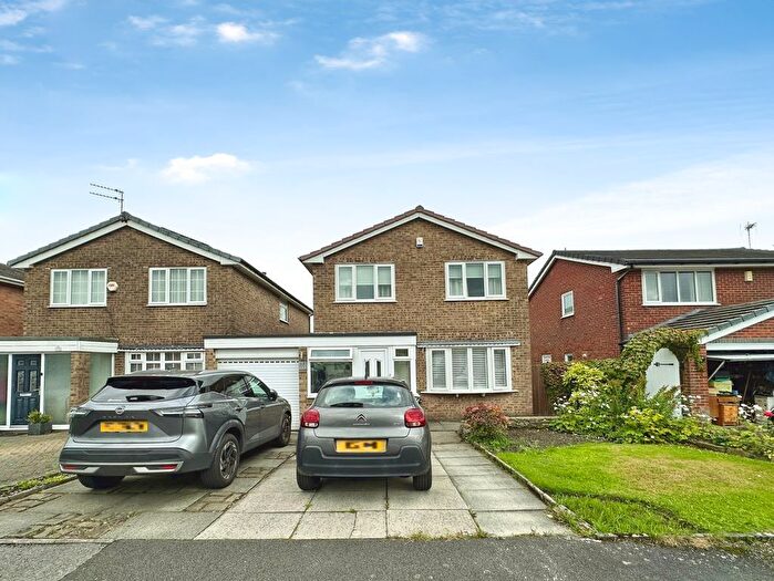 4 Bedroom Detached House For Sale In Grantham Drive, Bury, BL8