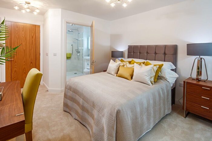 2 Bedroom Flat To Rent In Addington Road, Selsdon, South Croydon, CR2