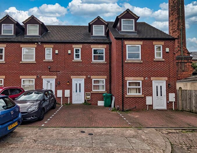 3 Bedroom Town House To Rent In Rosetta Road, Nottingham, NG7