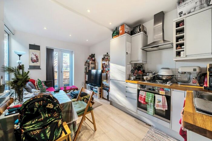 1 Bedroom Flat To Rent In Lewisham Way, New Cross, London, SE14