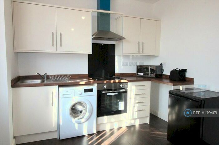 1 Bedroom Flat To Rent In Dovercastle, Nottingham, NG7