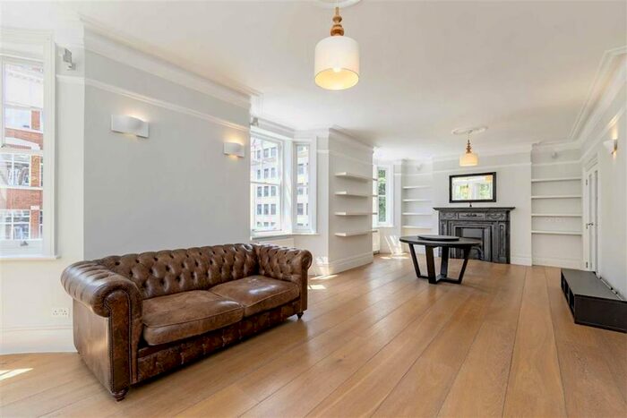 2 Bedroom Flat To Rent In Great Portland Street, London, W1W