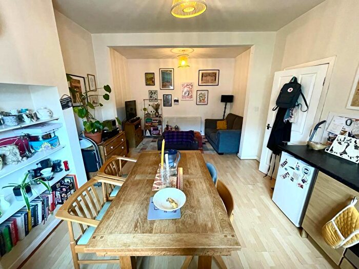 2 Bedroom Flat To Rent In Egerton Road North, ., M16