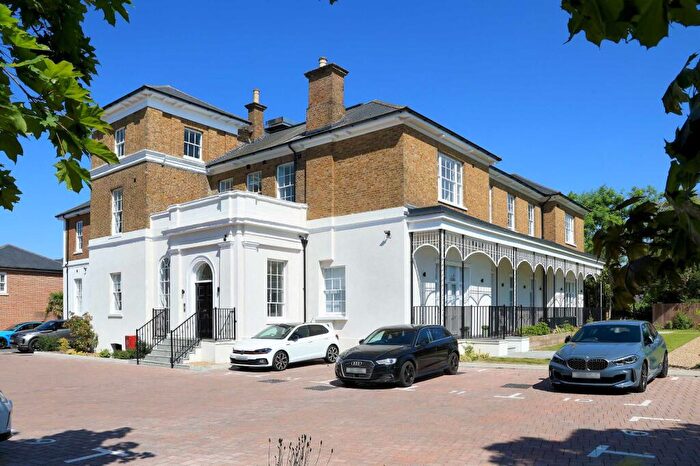 2 Bedroom Apartment For Sale In Mobbs Close, Stoke Poges, SL2