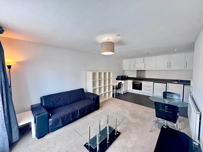 2 Bedroom Flat To Rent In Canal Street, Nottingham, NG1