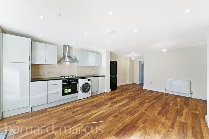 1 Bedroom Apartment To Rent In Holly Park Road, N11