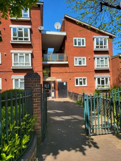 2 Bedroom Flat To Rent In Smallwood Road, London, SW17