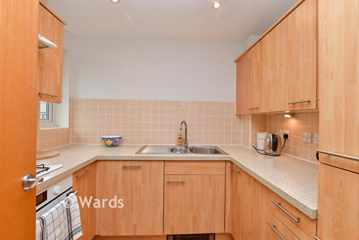 2 Bedroom Flat For Sale In Stanley Court, Gillingham, Kent, ME7