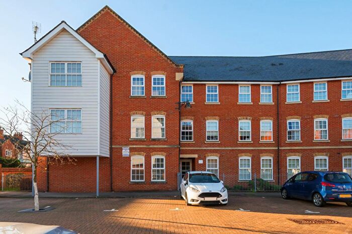 2 Bedroom Apartment To Rent In Florey Gardens, Aylesbury, HP20