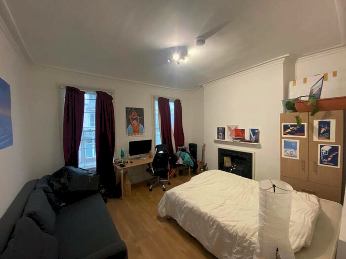 2 Bedroom Maisonette To Rent In Bedroom Maisonette &# Caledonian Road, Kings Cross, N1