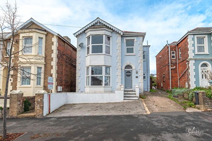 4 Bedroom Detached House For Sale In Swanmore Road, Ryde, PO33